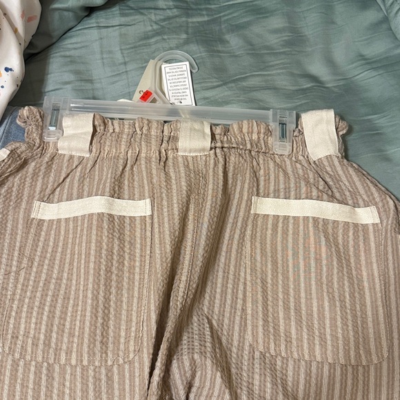 Eesome Beige Striped Pants with Drawstring joggers. Size medium. NWT - Picture 6 of 7